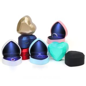 Estuche en froma de corazon geometrico para anillo con luz